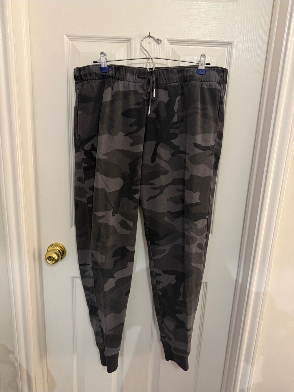 Abercrombie & Fitch Men's Black & Gray Camouflage Joggers